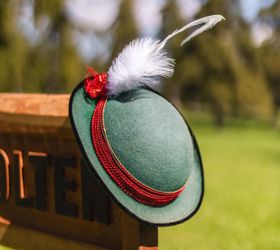 Nahaufnahme einer Frau, die eine Tracht trägt